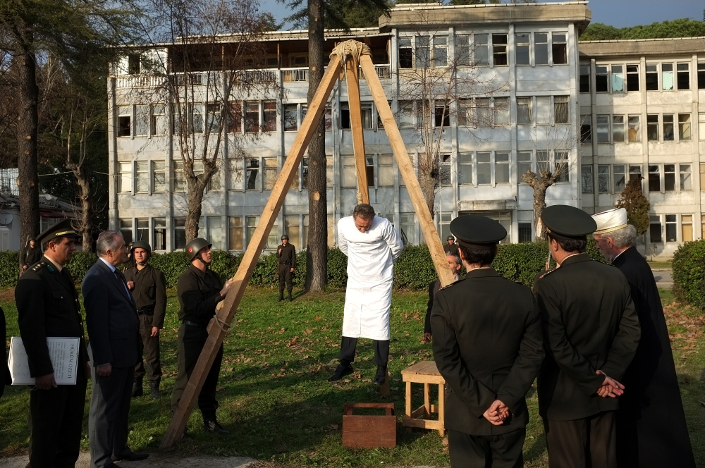 Ben Onu Çok Sevdim, Adnan Menderes'in idam sahnesi ile bitti